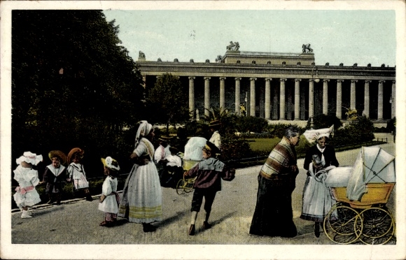 Ak Berlin Mitte, Lustgarten, Altes Museum, Passanten, Kinderwagen