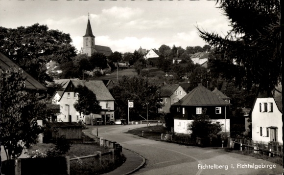 Postcard Fichtelberg in the Fichtelgebirge Upper Franconia Bavaria, street in the village, church