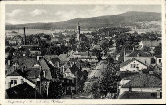 Ak Neugersdorf in der Lausitz, Stadtansicht mit Kirche, Kottmar im Hintergrund, historische Ar...