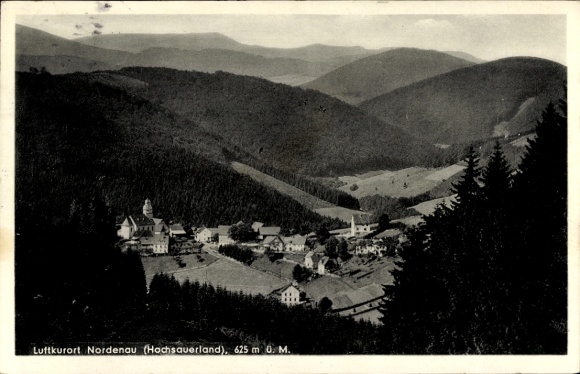 Ak Nordenau Schmallenberg im Sauerland, Blick ins Tal auf Ort, Berge