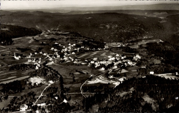 Ak Häusern im Schwarzwald, Fliegeraufnahme