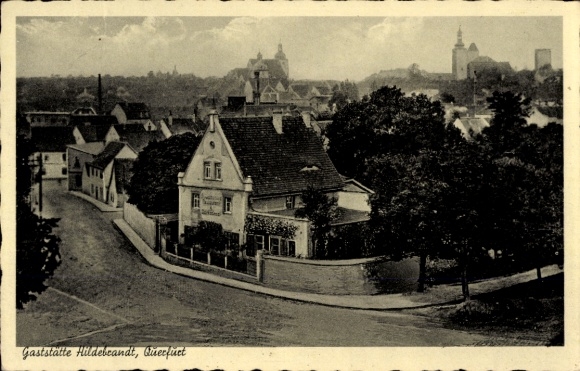 Ak Querfurt im Saalekreis, Gaststätte Hildebrandt, alte Gebäude, Baumlandschaft