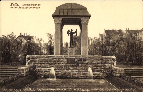 Ak Zeitz im Burgenlandkreis, Arnoldbrunnen, Sedanpromenade, Statue, Brunnenanlage