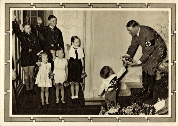 Ganzsachen Ak Kinder begrüßen Adolf Hitler, Blumenstrauß, Propaganda, Hitlerjugend, BDM