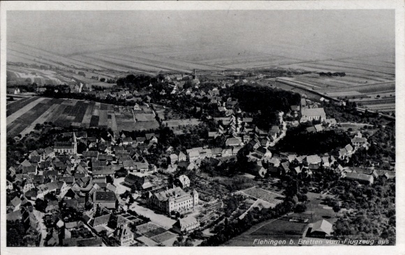 Postcard Flehingen Oberderdingen in Baden, aerial view of Flehingen, fields, houses, church, aircraft