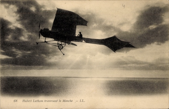 Postcard Hubert Latham crosses the English Channel