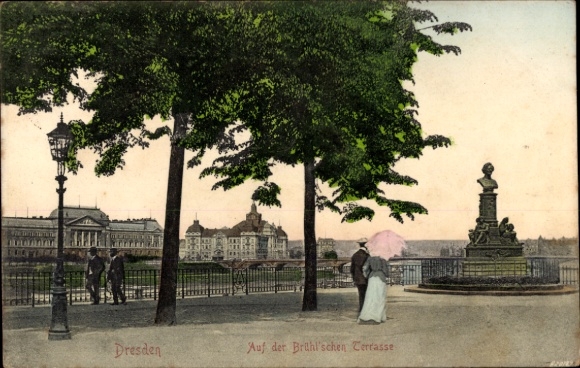 Ak Dresden Altstadt, Auf der Brühl'schen Terrasse, Denkmal