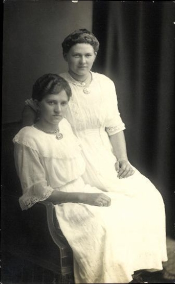 10 alte Ak Frauenportraits, diverse Ansichten