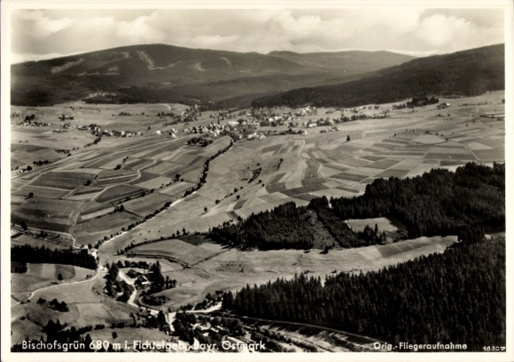 Ak Bischofsgrün im Fichtelgebirge, Landschaftsaufnahme,  Felder und Wald