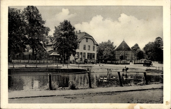 Postcard Hoisdorf in Schleswig Holstein, Harms Gasthof am Dorfteich