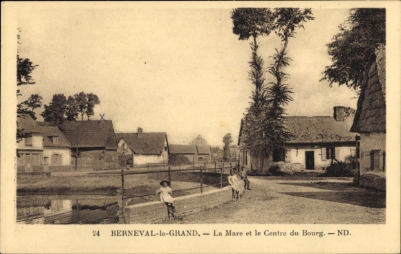 Postcard Berneval le Grand Petit Caux Seine Maritime, Mare, Center du Bourg