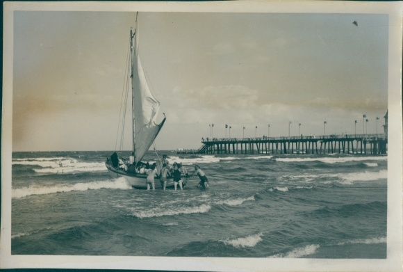 Photo Baltic resort Ahlbeck Heringsdorf on Usedom, beach life, sailing boat, pier
