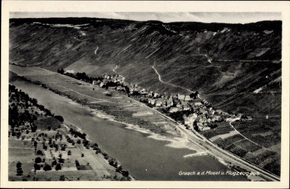 Ak Graach an der Mosel, Luftaufnahme von Graach, Mosel, Fluss, Weinberge