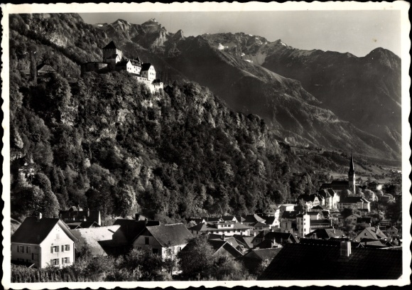 KP Vaduz Liechtenstein, panorama miasta z górami Rhätikon