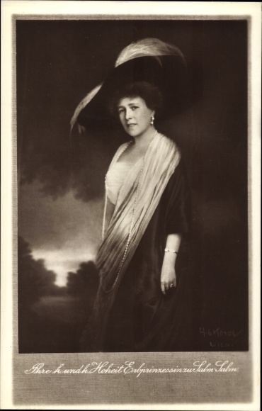 Postcard Erbprinzessin zu Salm Salm, portrait, plumed hat