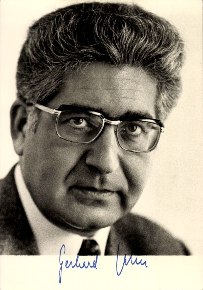 Postcard politician Gerhard Jahn, Federal Minister of Justice, portrait, autograph
