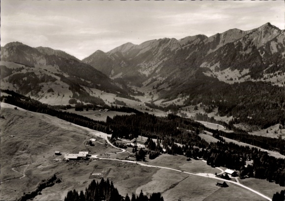 Ak Blaichach im Allgäu, Allgäuer Berghof, Fliegeraufnahme