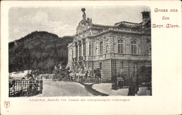 Ak Linderhof Ettal Oberbayern,  Ansicht von außen, vierspänniger Galawagen, bergige Landschaft