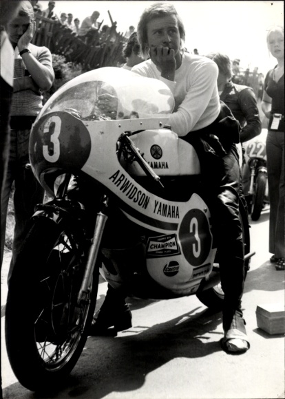 Photo motor racing, motorcycle racer Jarno Saarinen, motorcycle Yamaha