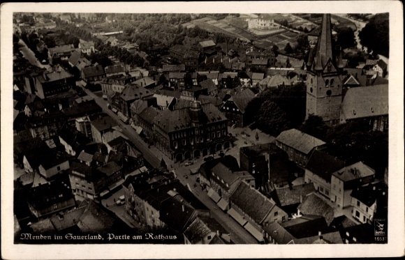 Ak Menden im Sauerland, gedeeltelijk zicht, stadhuis, luchtfoto