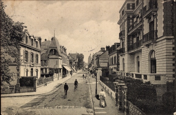 Ak Houlgate CPA 14, LA Rue des Bains, Straße