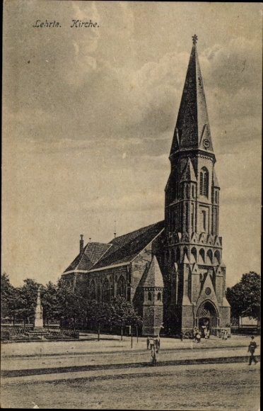 Postcard Lehrte in Lower Saxony, church, Gothic architecture, people, park
