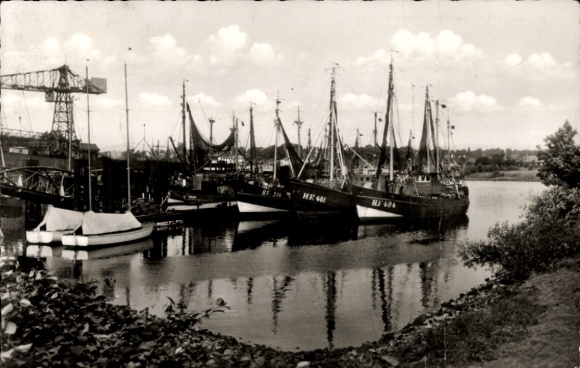 Postcard Hamburg Mitte Finkenwerder, view of the fishing port, sailing ships