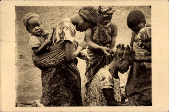Ak Französisch Kongo, Afrikanische Frauen beim Frisieren