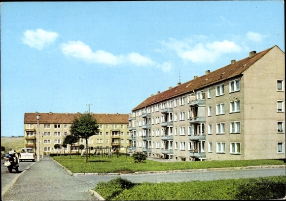 PC Reichenbach im Vogtland, new buildings on Etkar-Andre-Strasse, car, scooter
