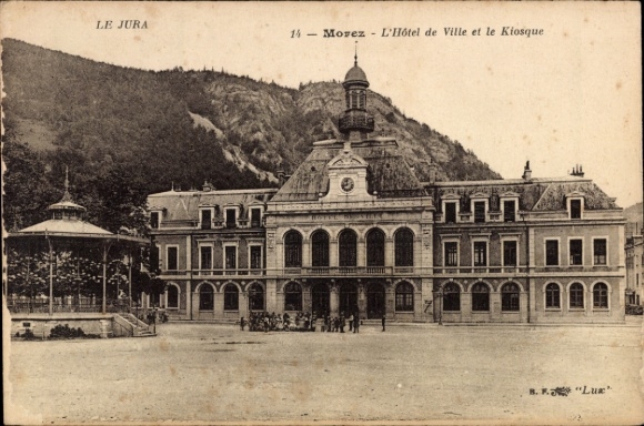 Postcard Morez de Jura, Hôtel de Ville, kiosk, building in the background, mountain scenery
