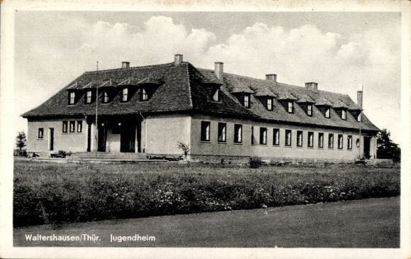 Ak Waltershausen in Thüringen, Jugendheim, Gebäude mit Satteldach, Umgebung mit Gras