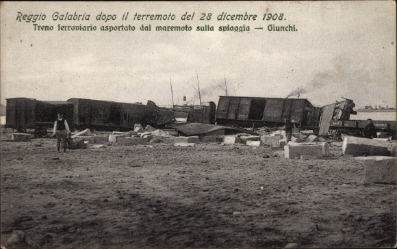 Ak Reggio Calabria, terremoto 1908, Treno ferroviario asportato dal maremoto sulla spiaggia, Giunchi