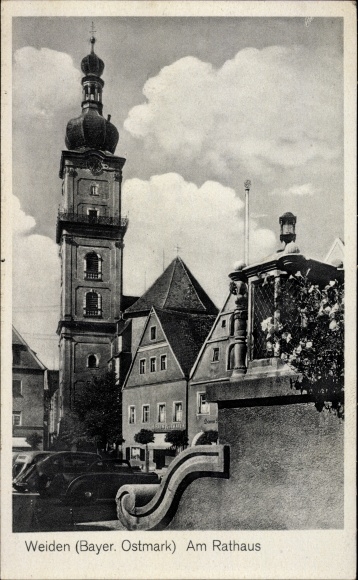 Ak Weiden in der Oberpfalz Bayern, Am Rathaus, Uhrenturm, Pelzwarengeschäft H. Raum