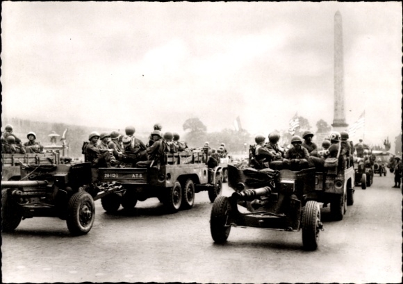 CPA Paris VIII, Liberation de Paris, L'Artillerie de campaignne américaine place de la Concorde