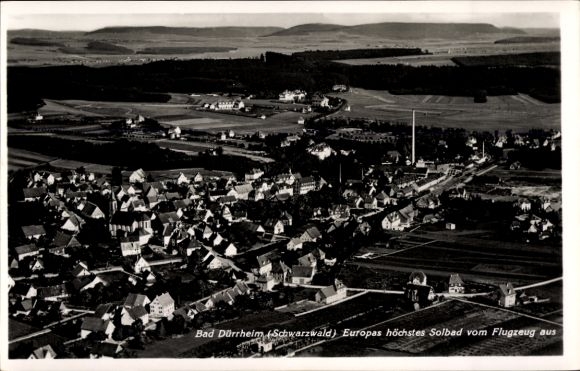 Ak Bad Dürrheim im Schwarzwald Baar Kreis, Fliegeraufnahme, Panorama vom Ort