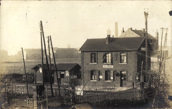 Photo Postcard Sallaumines Pas de Calais, train station