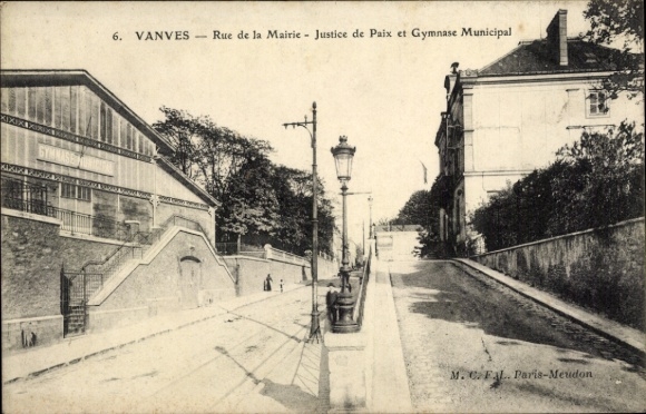 Postcard Vanves Hauts de Seine, Rue de la Mairie, Justice of the Peace and Municipal High School