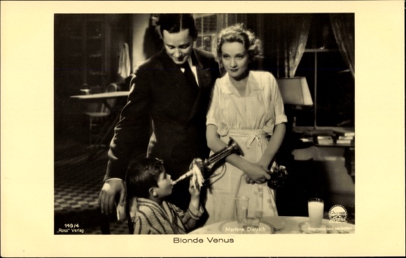 Postcard actress and singer Marlene Dietrich, Blonde Venus, portrait, film scene