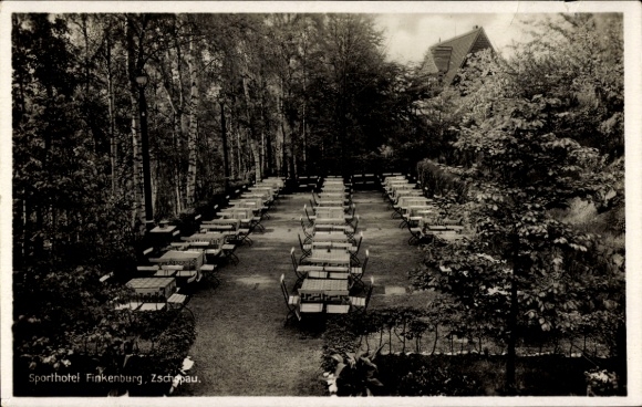 Ak Zschopau im Erzgebirge Sachsen, Sporthotel Finkenburg, Garten mit vielen Tischen, stilvolle...