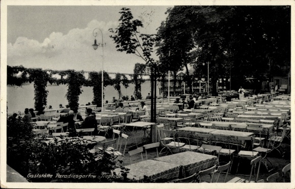 Ak Berlin Treptow Wuhlheide, Gaststätte Paradiesgarten, Tische, Gäste, Blick auf Wasser, Bäume