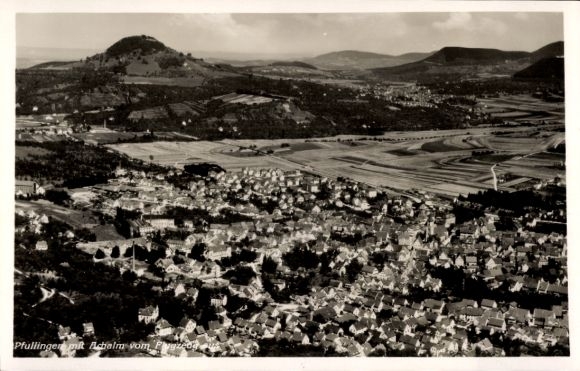 Ak Pfullingen in der Schwäbischen Alb, Landschaftsaufnahme,  Achalm, Hügel, Felder