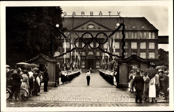 Ak Berlin Pankow, Zigarettenfabrik Garbaty, Festschmuck zu den Olympischen Spielen, Deutscher Gruß