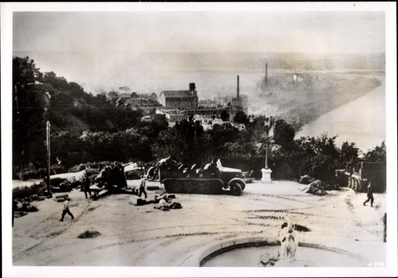 Photo Hoffmann, H., Kiev falls into German hands, tracked vehicle, Wehrmacht, Sept. 1941