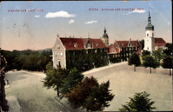 Ak Riesa an der Elbe Sachsen, Eingang zum Stadtpark, Rathaus, Klosterkirche