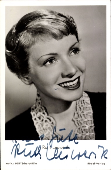 Ak Schauspielerin Ruth Leuwerik, Portrait, Autogramm,  Vater braucht eine Frau