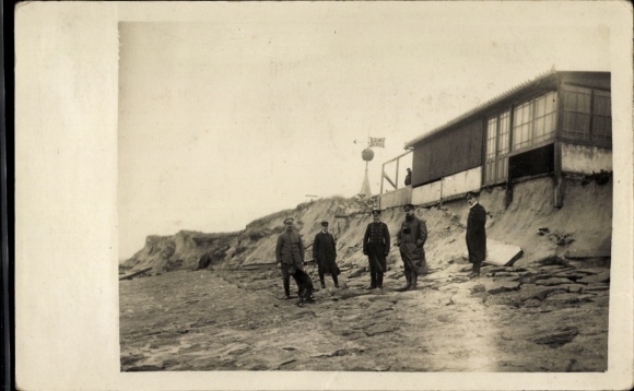 Zdjęcie kurortu nad Morzem Północnym Wangerooge, weranda zachodniej wieży zamku po sztormie w styczniu 1916 r.