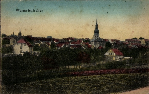 Ak  Wermelskirchen im Bergischen Land, Blick auf die Stadt, Kirche im Mittelpunkt, farbig gest...