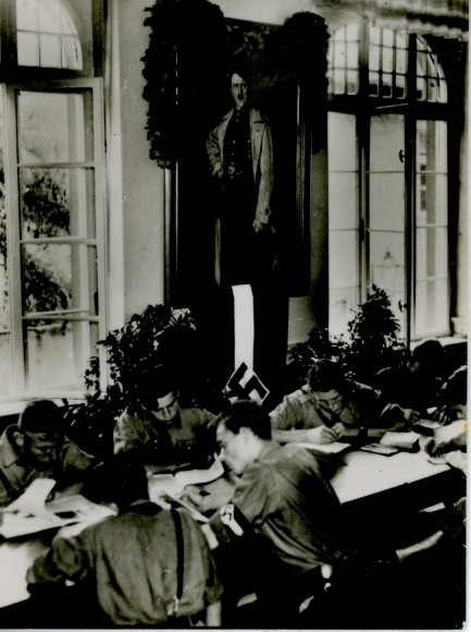 Sammelbild Jugend in Front, Hitlerjugend und Jungvolk Nr. 30, Führerschule Birkenwerder