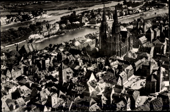 Regensburg aan de Donau, Boven-Palts, luchtfoto van de Donau, gotische kathedraal, oude stad