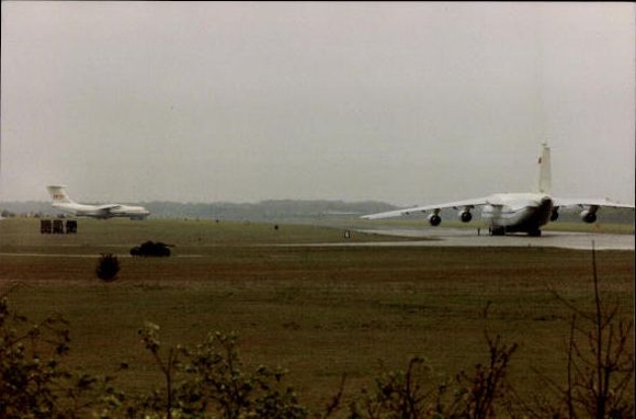 Set von 100 Fotos Flugzeuge und  Hubschrauber